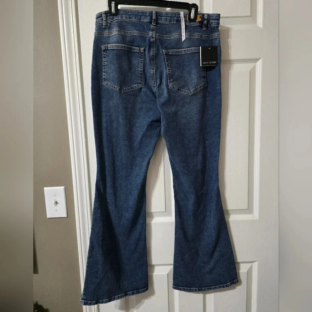 NWT LOLA Bradly-DIS Midrise Flare Jeans, Medium Wash, Destructed, Size 32. - Picture 8 of 13